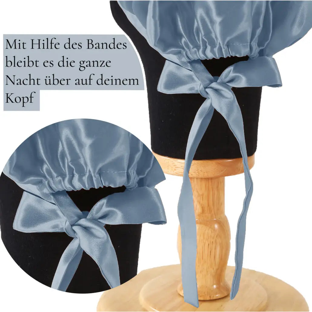 Hellblaue Seidenhaube mit Bändern