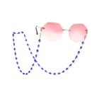 Pink getönte Sonnenbrille mit blauer Perlenkette für Brille in der Brillenkette Halskette für Brille blaue Rose