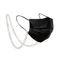 Helle weiße Brillenkette mit schwarzer Gesichtsmaske und weißer Kette
