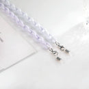 Pastellfarbene Acryl-Kettenträger mit Metallhaken für Brille in Hellweiß