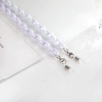 Pastellfarbene Acryl-Kettenträger mit Metallhaken für Brille in Hellweiß