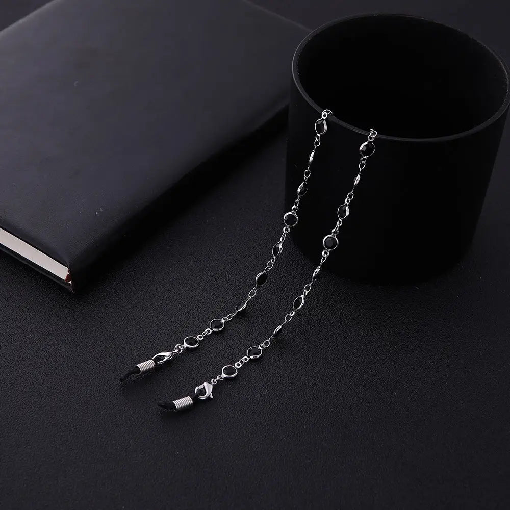 Silberne Perlenbrillenkette als modisches Accessoire für Brillen im eleganten Design