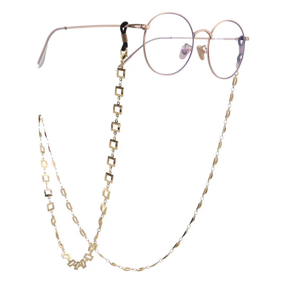 Runde Brillengläser mit goldener Kette an der quadratischen Brillenkette Halter
