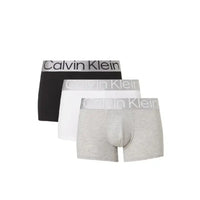 Drei Calvin Klein Herren Logo Boxershorts im 3er-Pack, bequeme Baumwollunterwäsche