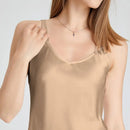 Elegantes Seidentanktop in Beige, ärmelloses, stilvolles Damenoberteil