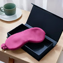 Fuchsia Schlaf-Seidenmaske aus pinkem Seidensatin in schwarzer Schmuckbox