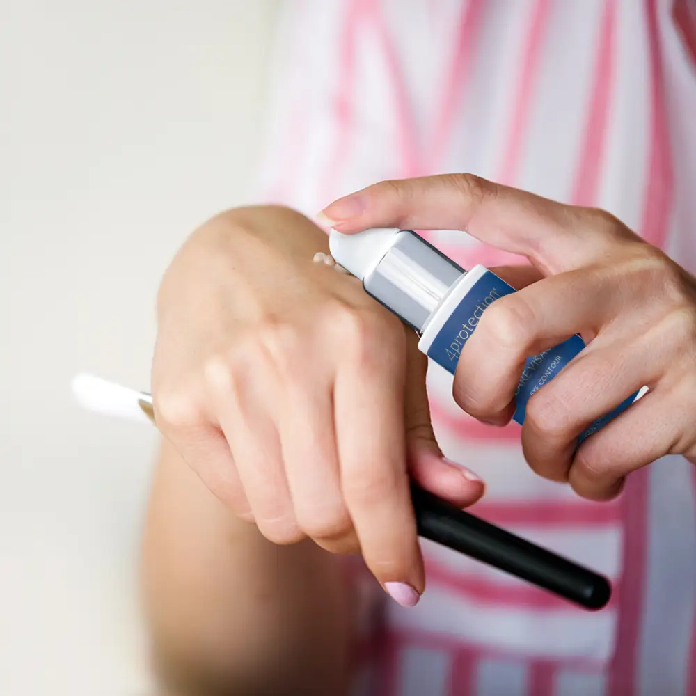 Kosmetikpumpflasche für Intensive Care Visage Gesichtscreme darstellen