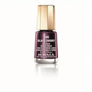 Schwarzer Kirsch Nagellack Mini Color Mavala Nagellack auf Nailart-Tisch