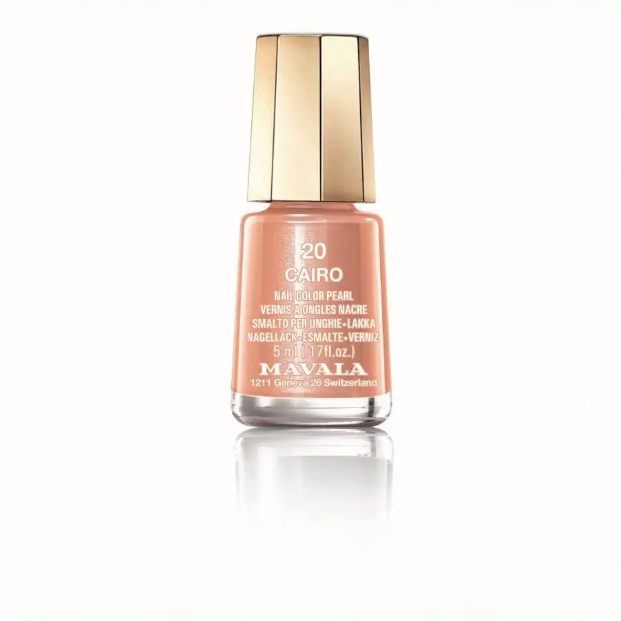 Peachfarbener Nagellack Mini Color Mavala Nagellack auf einem weißen Hintergrund