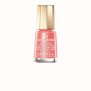 Korallfarbener Nagellack mit Goldhülse aus der Mini Color Mavala Nagellack Reihe