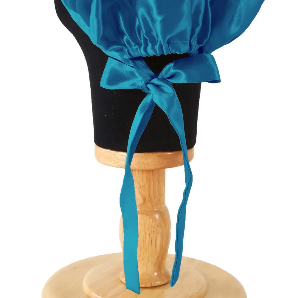 Pfauenblaue Seidenhaube mit Bindegummi und Satinverschluss