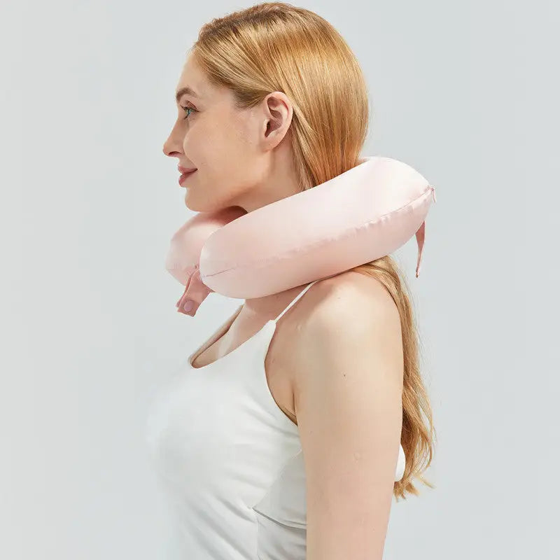 Pinkes Seidenreisekissen als luxuriöser Nackenkissenebezug