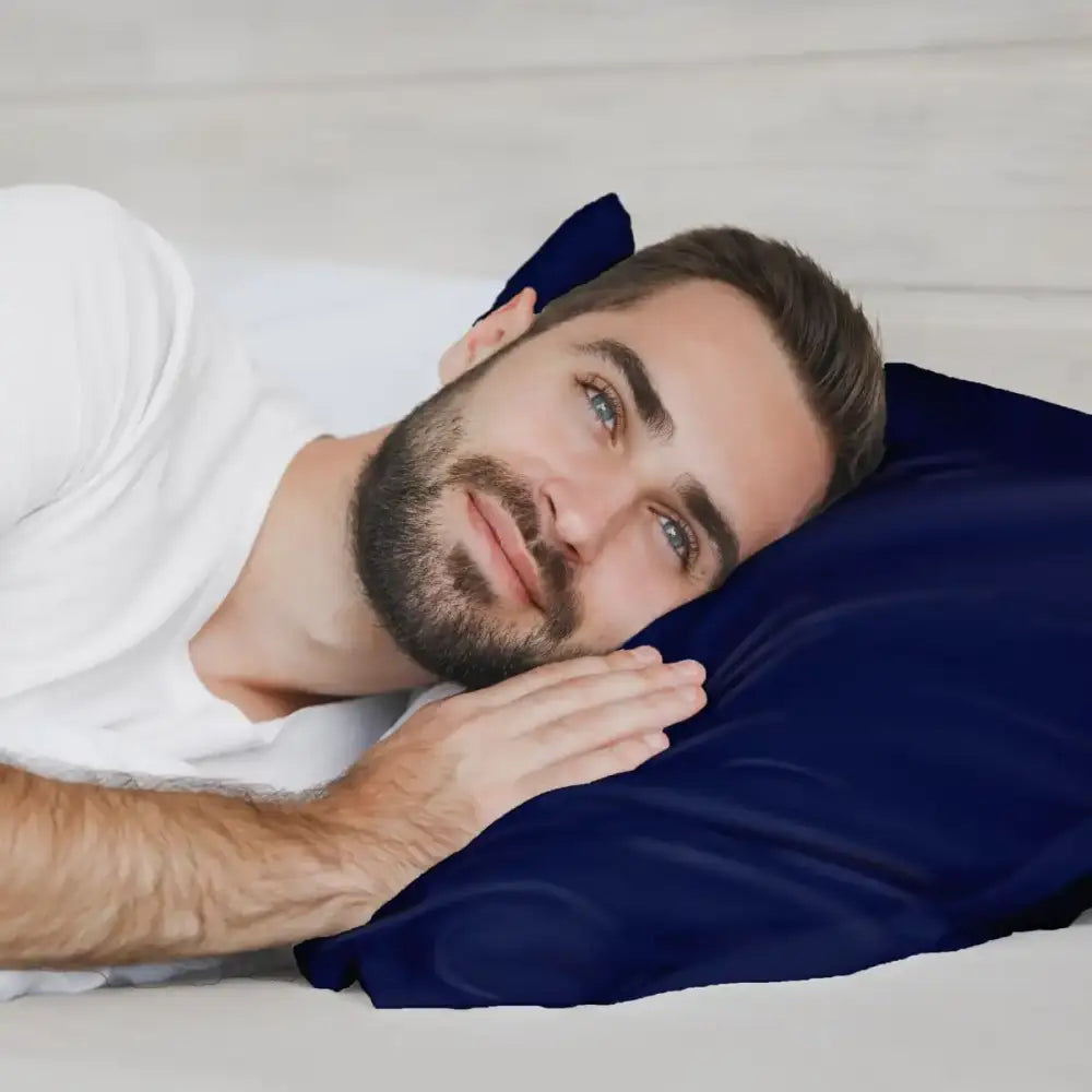 Navyblaues Seidenkissenbezug aus Satin für luxuriösen Schlafkomfort