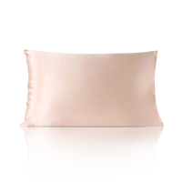 Seidenkissenbezug Rose Gold mit Reflexion auf Satin-Oberfläche