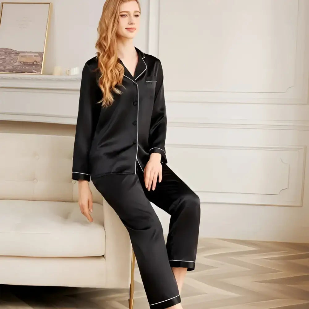 Schwarzes Seidensatin-Pyjama mit weißen Paspeln für Damen, langen Hosen und Hemd