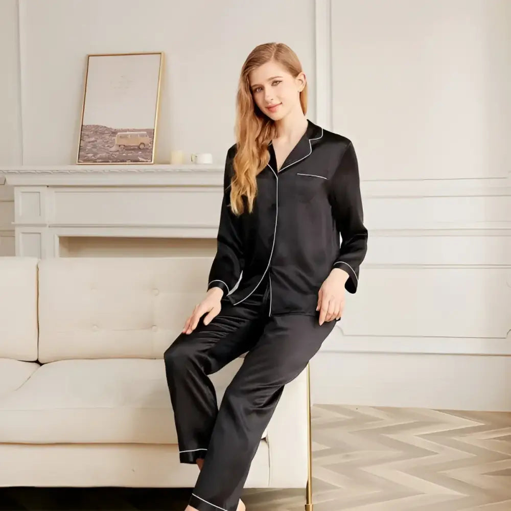 Schwarze Satinpyjamas mit weißen Paspeln, Damen Seidenpyjama mit langer Hose und Hemd