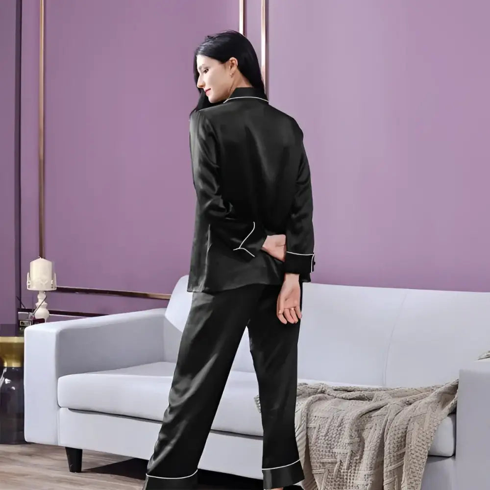 Schwarzes Seidenpyjama-Set aus Schweizer Reine Seide mit langen Hosen und Hemd