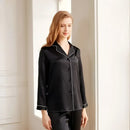 Schwarzes Satinpyjama-Set mit weißen Nähten, Damenmode aus Schweizer Seide