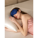 Schlafende Frau mit Sternbild-Augenmaske bei Tag für Starry Night Schlaf-Seidenmaske